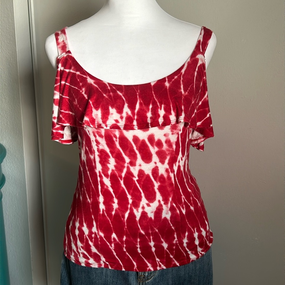 ⬇️ 2 Marked Listings for $25 - Women’s Tie Dye Cold Shoulder Shirt - Small